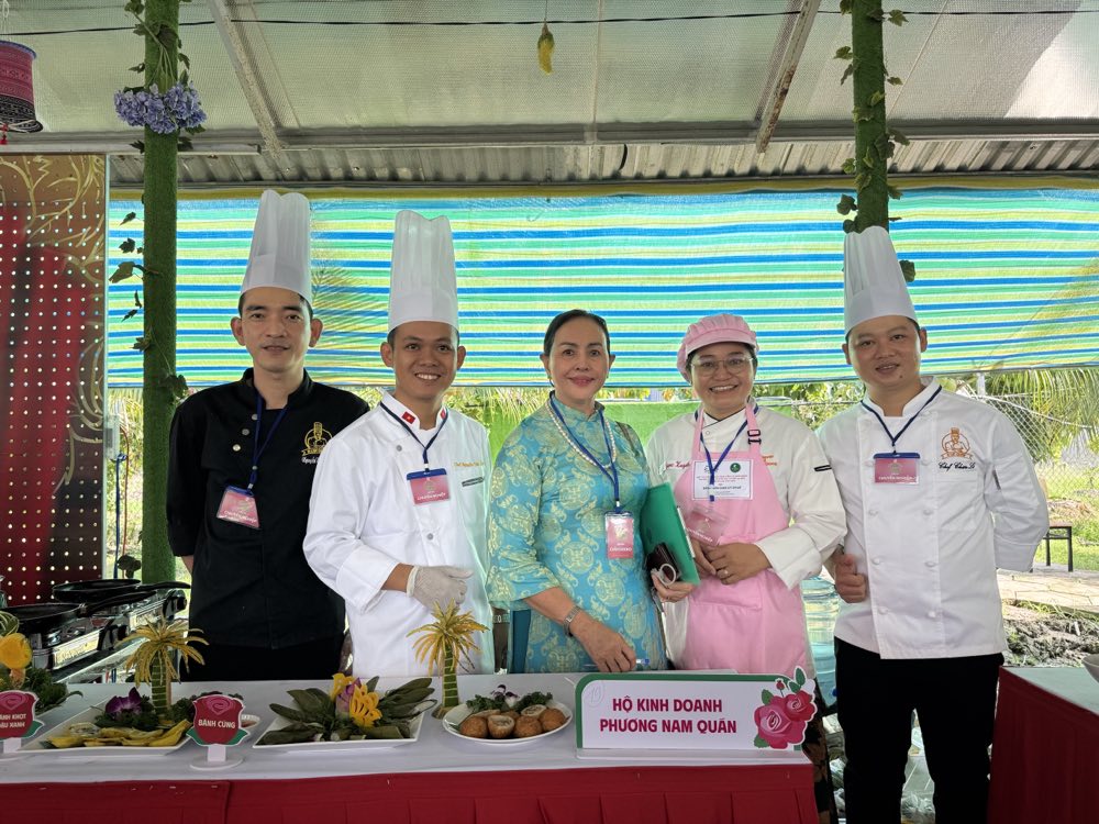 Gian trưng bày món ăn của Hộ kinh doanh Phương Nam Quán tại một hội thi ẩm thực